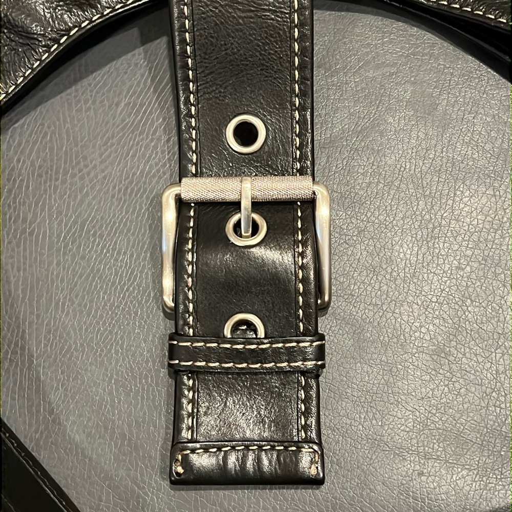 Michael Kors Hutton Black Leather Hobo Bag - Picture 4 of 15